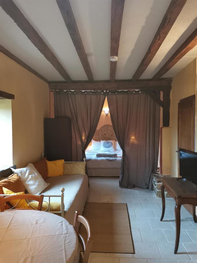 Domaine Des Maillets Bed & Breakfast Blot-l'Eglise ภายนอก รูปภาพ